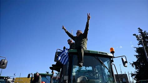 Yunanistan'da çiftçiler, yol kapatma eylemlerine devam ediyor - Son Dakika Haberleri